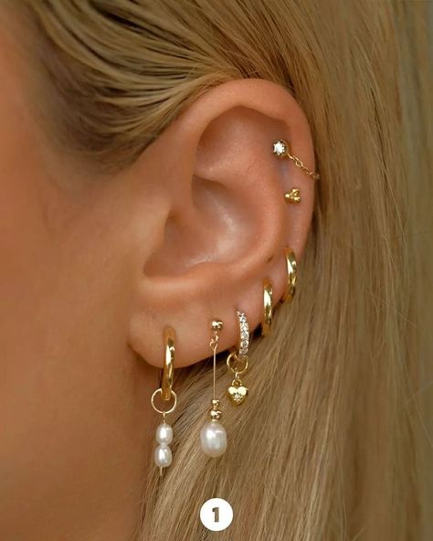 Cute Ear Piercings Both Ears, Eats Piercing, Piercing Ideas For Both Ears, Many Earrings In Ear, Earrings Up The Ear, Gold Ear Stacking, Earring Designs On Ear, Earring On Ear, Peircings Women Classy