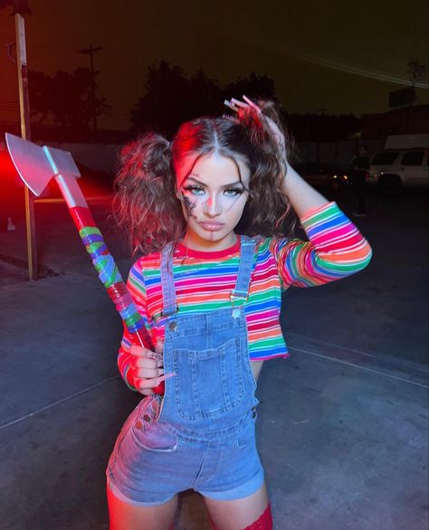 Chic Halloween Costumes, Chucky Halloween Costume, Chic Halloween Costume, Chucky Halloween, Horror Halloween Costumes, Classy Halloween Costumes, Modele Fitness, Trio Halloween Costumes, Hot Halloween Outfits