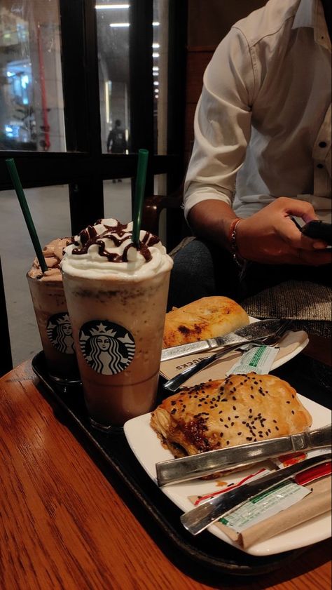 Coffee With Boyfriend Aesthetic, Starbucks Date Fake Story, Starbucks With Boyfriend, Cafe Starbucks Aesthetic, Starbucks Date Aesthetic, Coffee With Boyfriend, Couple Coffee Date Aesthetic, Coffee Date Pictures, Food Date Aesthetic