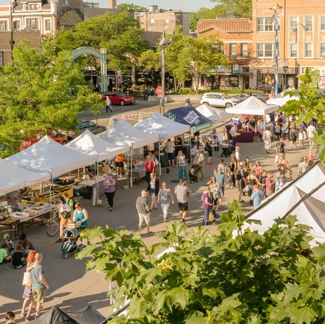 Farmers Market - Lincoln Square Ravenswood Chamber of Commerce, IL Farmers Market Pop Up, Local Market Aesthetic, Outdoor Market Design Architecture, Farmers Market Architecture Design, Community Farmers Market, Farmers Market Architecture, Temporary Market Architecture, Traditional Market Architecture, Market Square Architecture