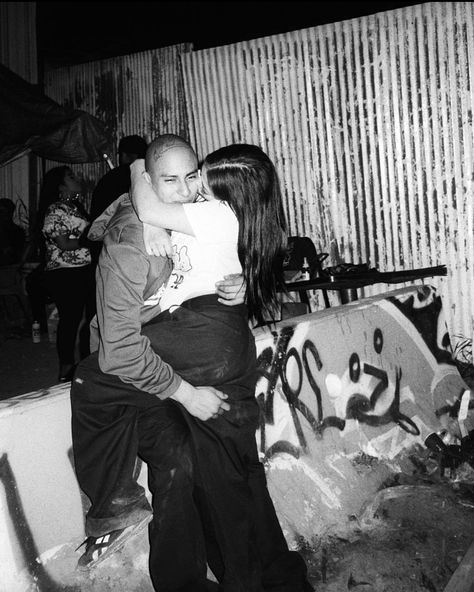 Old School Pictures, Old School Love, Art Chicano, Art Black Love, Looks Hip Hop, Art Amour, Chicano Love, Chola Style, Estilo Cholo