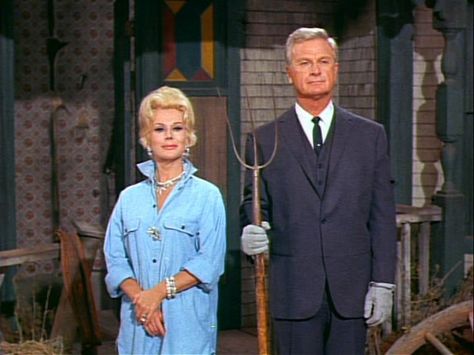 1960's 'American Gothic' - Eva Gabor & Eddie Albert in 'Green Acres' Green Acres Costume, Green Acres Tv Show, Classic Tv Shows, Childhood Tv Shows, The Lone Ranger, Green Acres, Putao, Classic Television, American Gothic