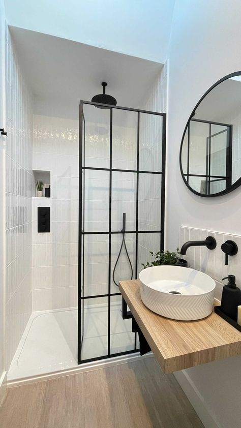 Wet Room Shower Screens, Monochrome Bathroom, Small Shower Room, Ensuite Shower Room, Small Bathroom With Shower, Bilik Air, Modern Small Bathrooms, Wet Room Shower, Small Shower