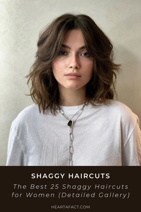 Woman Medium Hairstyles, Short Haircuts For Women Wolf Cut, Thick Short Haircut, Hair Cuts Short For Women, Short Haircut Women Layers, Wolfcut Women Medium, Short Hair Styles Layers, Short Hairstyle Women Layers, Wolf Cut Women Short