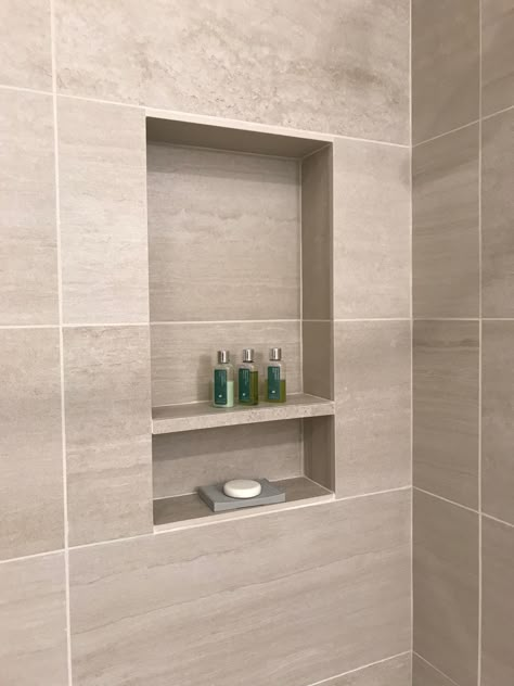 Bathrooms With Niches, Niches Design Wall Bathroom, Bathroom Tile Combination Ideas, Niche Bathroom Ideas, Toilet Niche Design, Shelf In Shower Wall, Niche In Bathroom, Banos Modernos Ideas, Shower With Shelf