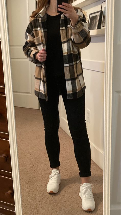 Black Jeans And Plaid Shirt Outfit, Mom Jeans Flannel Outfit, Brown Flannel Shacket Outfit, Black Jeans And Flannel Outfit, Black And White Check Shirt Outfit Women, Black And White Flannel Outfit Aesthetic, Winter Shacket Outfit, Black And White Shacket Outfit, Black And White Plaid Shirt Outfit