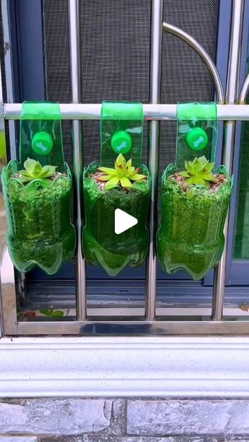 Coke Bottle Planters Diy, Diy Flower Pots Recycle Plastic Bottles, Plastic Bottles Planters, Bottle Plants Ideas, Diy With Bottles, Bottle Planter Ideas, Garden Ideas With Plastic Bottles, Diy Recycle Plastic, Recycled Bottle Crafts