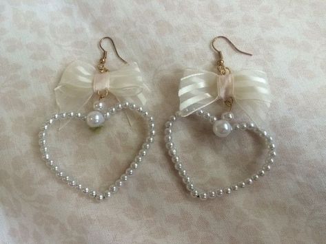 Diy Jewelry Unique, Heart Dangle Earrings, Girly Accessories, Fancy Jewellery, Handmade Wire Jewelry, Vintage Pearls, Girly Jewelry, Dream Jewelry, Beaded Jewelry Diy