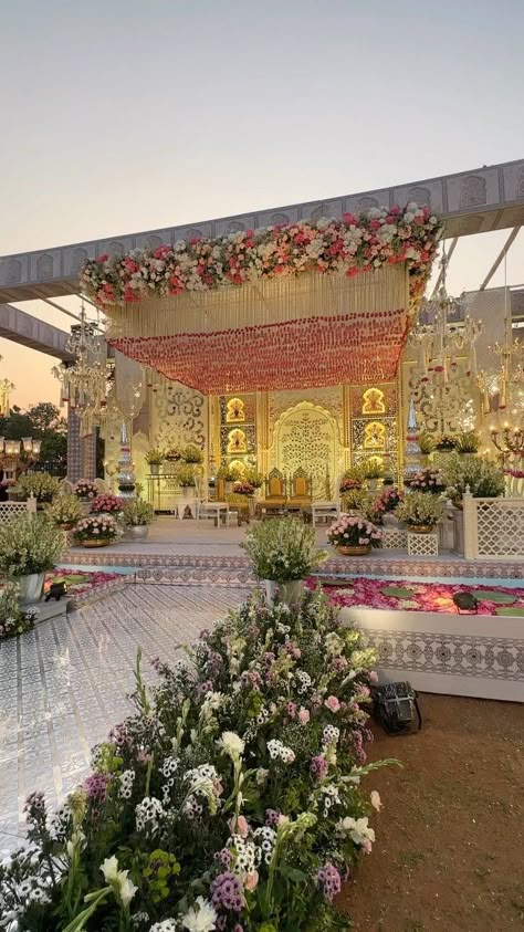 Trendy Floral Mandap Decor For Floral Theme Wedding. Indian Wedding Venue, Indian Wedding Decorations Receptions, Mandap Design, Night Wedding Decor, Wedding Setup, Wedding Stage Decor, Wedding Entrance Decor, Wedding Stage Design, Desi Wedding Decor