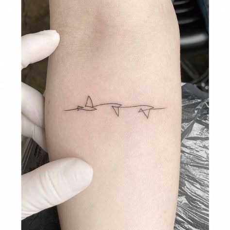 Minimalist Horizontal Tattoo, Simple Flying Bird Tattoo, Fly Free Tattoo, Minimalistic Forearm Tattoo, Tattoos Representing Freedom, Continuous Line Bird Tattoo, Freedom Minimalist Tattoo, Three Birds Tattoo Simple, Learning To Fly Tattoo