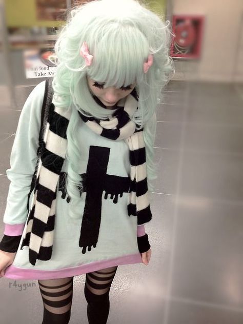 hm..is this fairy kei? looks super awesome!!! looks like creepy kei :D? | Kawaii Lookbook | Pinterest Pastel Goth Aesthetic, Bubble Goth, Grunge Summer, Pastel Punk, Pastel Goth Outfits, Estilo Harajuku, Japan Kawaii, Harajuku Girls, Pastel Goth Fashion