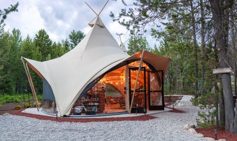 Glacier Lobby Tent Under Canvas, Tent Living, Glamping Resorts, Luxury Glamping, Cool Tents, Tent Design, Luxury Tents, Luxury Camping, Camping Glamping