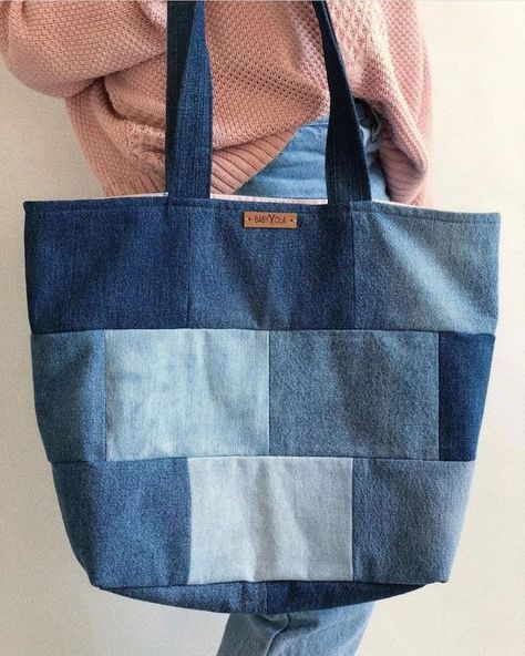 Denim Patchwork Tote Bag - Etsy #recyclejeansbagtutorial #recyclejeansbaghowtomake #recyclejeansbag Jeans Purses And Bags, Diy With Denim, Handmade Denim Bags, Denim Bag Ideas, Denim Projects Upcycling Recycle Jeans, Recycled Tote Bags, Bag Made From Jeans, Denim Patchwork Tote Bag, Jean Tote Bag Diy