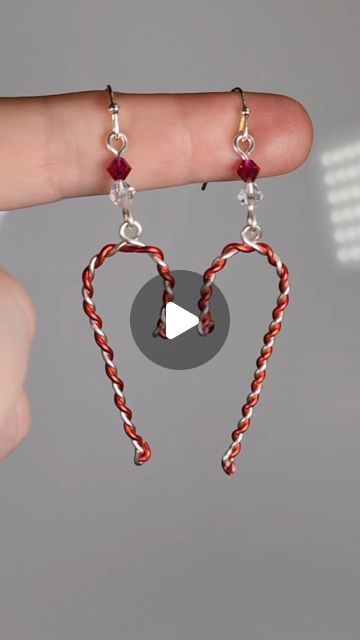 Cleft of the Rock Creations on Instagram: "EASY candy cane earrings! Full tut available on my YT channel. Link in bio! #tutorial #jewelry #jewelrytutorial #diyjewelry #wire #wirewrap #wirewrapping #wirewraptutorial #earrings #earringtutorial #howto #diy #crafts #diycrafts #candycane #winter #holidays #christmas #hannukah" Wire Christmas Earrings Diy, Winter Earrings Diy, Candy Cane Earrings, Christmas Diy Earrings, Christmas Wire Jewelry, Diy Christmas Jewelry, Christmas Earrings Diy, Christmas Earrings Handmade, Diy Christmas Earrings