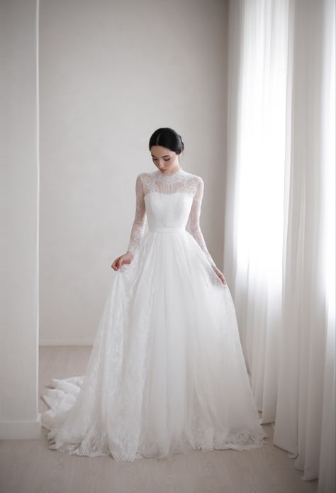 Simple Modest Wedding Dresses With Sleeves Lace Bridal Gowns, Gaun Wedding Simple, Modest Lace Wedding Dress With Sleeves, Wedding Dresses Halal, Wedding Exit Dress, Wedding Gown Trends, Korean Wedding Dress, Lace Wedding Guest Dress, Simple Elegant Wedding Dress