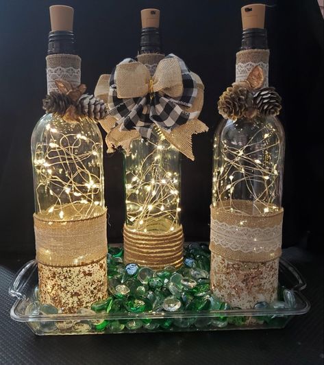 Bottle Crafts Christmas, Wine Bottle Crafts Christmas, Light Up Bottles, Christmas Wine Bottles, Diy Glass Bottle Crafts, Wine Bottle Art, Wine Bottle Diy Crafts, Bottle Diy, Diy Bottle Crafts