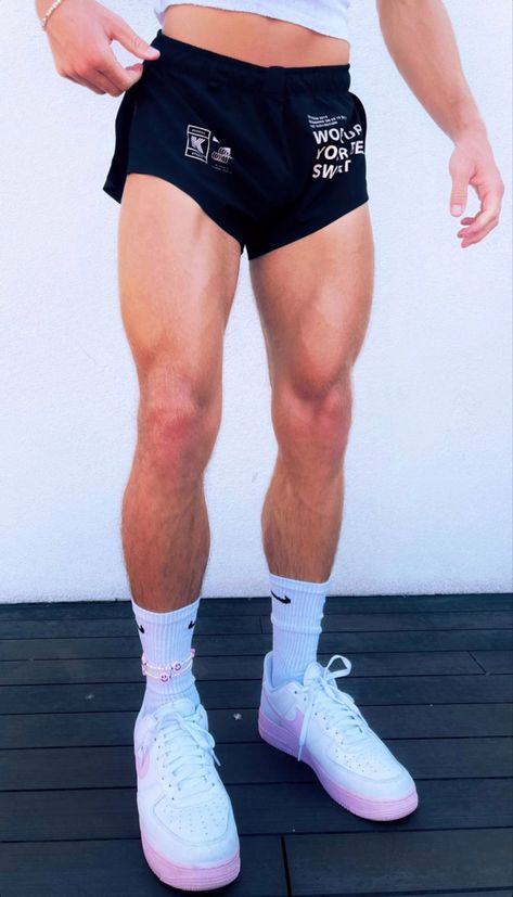 Mens Legs Reference, Gym Outfits Aesthetic Men, Men Body Types Fitness, Man Legs Reference, Leg Workouts At Home, Killer Leg Workouts, Gay Outfits, Look 80s, Leg Workout At Home