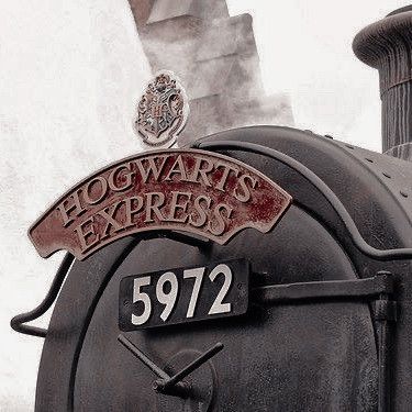 The Hogwarts Express, Vintage Auto's, Hp Aesthetic, Gryffindor Aesthetic, Harry Potter Wall, Cho Chang, Hp Harry Potter, Buku Harry Potter, Images Harry Potter