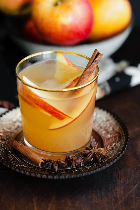 Spiced Rum Apple Cider Cocktail - the perfect fall cocktail. Ready in just a few minutes and really good. Apple cider, spiced rum, lemon juice, and apple bitters. No cocktail shaker is necessary! #fallcocktail #spicedrum #rumcocktail #cocktail Spiced Rum Apple Cider, Rum Apple Cider, Apple Juice Cocktail, Lemon Drink Recipes, Spiced Apple Cider Recipe, Hot Apple Cider Recipe, Cider Cocktail Recipes, Recipe Using Apples, Spiked Apple Cider