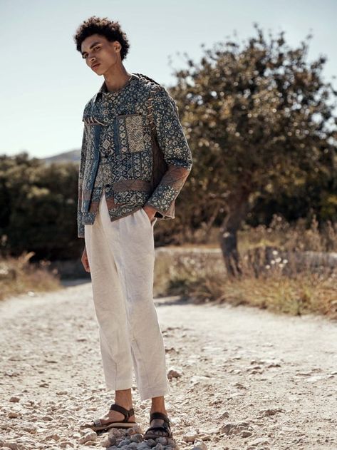 Bohemian Dress Code, Bohemian Outfit Men, Bohemian Attire, Boho Beach Outfit, Boho Men Style, Bohemian Pictures, Bohemian Men, Beach Outfit Men, Bohemian Style Men