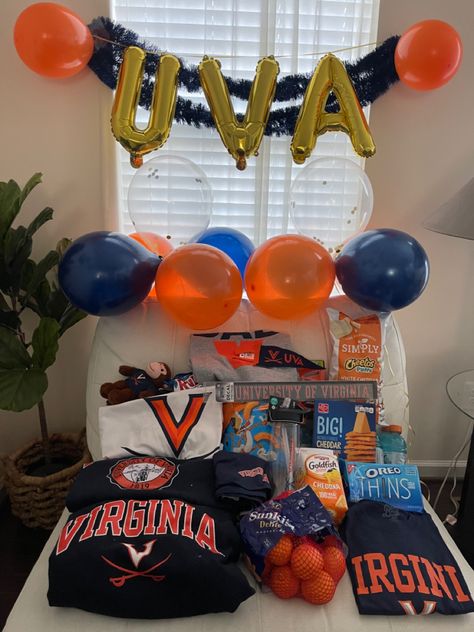 University of Virginia (UVA) college acceptance decorations College Acceptance Party, University Of Virginia Aesthetic, Uva Aesthetic, Uva Dorm, Uva Graduation, Uva University Of Virginia, College Visits, Bed Party, Virginia State University