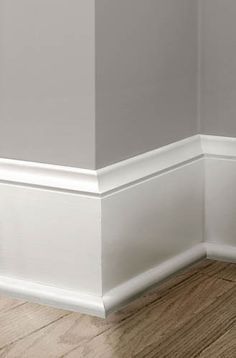 27 Baseboard Styles and Molding Ideas for Your House - Liquid Image Farmhouse Door Frame, Farmhouse Baseboards, Bathroom Baseboard, Classic Farmhouse Decor, Modern Baseboards, Farmhouse Trim, White Baseboards, Baseboard Styles, Baseboard Moulding