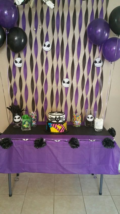 Jack skellington party, cake, and candy table Jack Skellington Party, Jack Skellington Birthday, Bolo Pikachu, Nightmare Before Christmas Babyshower, Nightmare Before Christmas Birthday, Nightmare Before Christmas Kids, Christmas Birthday Party Decorations, Nightmare Before Christmas Cake, Nightmare Before Christmas Baby