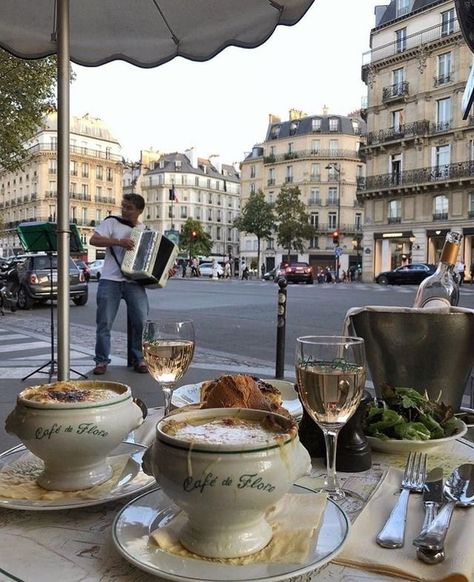 Paris Dream, France Aesthetic, Paris Vibes, Parisian Life, Makanan Diet, Paris Aesthetic, Living In Paris, European Summer, City Aesthetic