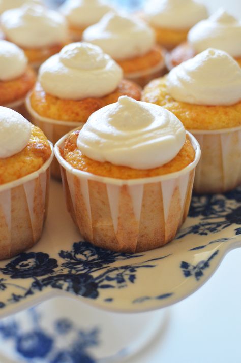 tiny+cornbread+cupcakes with honey whipped cream Cornbread Cupcakes, Chilli Cookoff, Honey Whipped Cream, Chili Cookoff, Chili Cook Off, Cook Off, No Bake Desserts, Cornbread, Whipped Cream