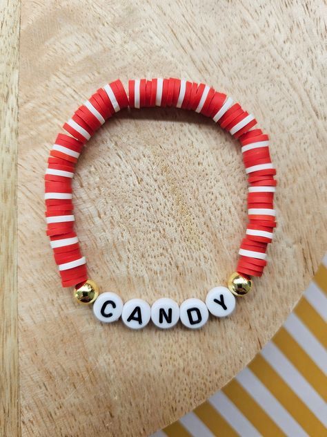 Red Clay Bracelet Ideas, Cute Clay Bead Bracelet Ideas Christmas, Candy Cane Bracelet, Clay Bead Bracelet Ideas Christmas, Christmas Clay Bead Bracelet Ideas, Christmas Gift Favors, Bracelet Clay Bead, Bracelet Clay, Beads For Bracelets