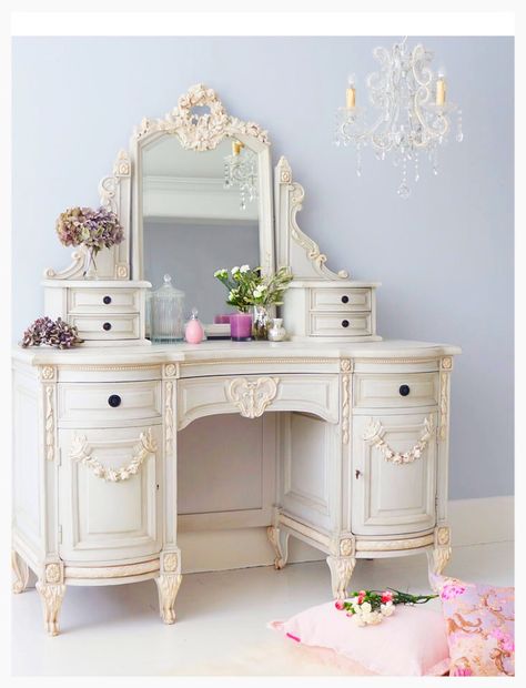 This Dressing Table is Beautiful. Via Google Search Muebles Shabby Chic, Decoration Shabby, French Bedroom, Shabby Chic Dresser, Shabby Chic Interiors, Shabby Chic Bathroom, Shabby Chic Bedrooms, White Vanity, Chic Bathrooms