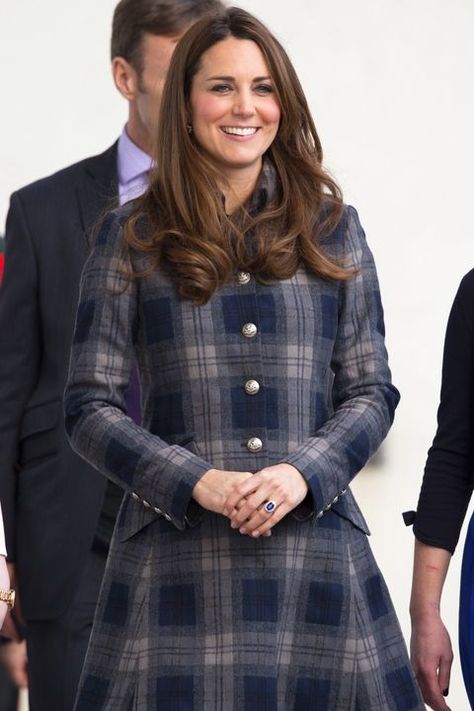 Royal Family in Plaid Outfits Kate Middleton Photos, Estilo Real, Plaid Outfits, Suits Design, Pippa Middleton, Family Fashion, Prince William And Kate, Duchess Kate, British Royalty