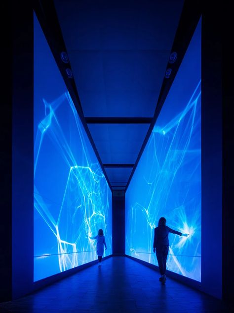 Interaktives Design, Light Art Installation, Interactive Walls, Blue Lights, New Media Art, Interactive Installation, Projection Mapping, Interactive Art, Exhibition Display