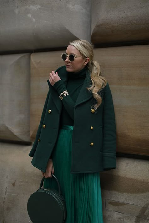 Green monochromatic look for holiday! Wearing J.Crew, H&M, and Club Monaco Mode Monochrome, Blazer Verde, Blair Eadie, Atlantic Pacific, Monochrome Outfit, Cable Bracelets, Green Coat, Green Outfit, Fall Winter Style