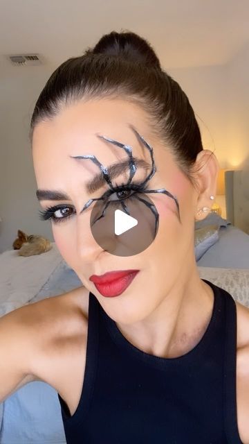 Spider Makeup, Easy Halloween Makeup, Scary Creepypasta, Last Minute Halloween Costume, Glitter Makeup Looks, Halloween Makeup Diy, Halloween Beauty, Last Minute Halloween, Halloween Costume Idea