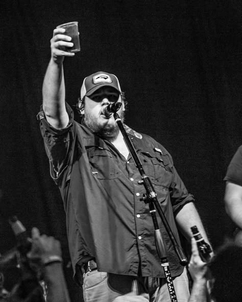 Country Album Covers Aesthetic Spotify, Country Artists Aesthetic, Luke Combs Aesthetic, Luke Combs Poster, Country Music Pictures, Luke Combs Wallpaper, Country Singer Aesthetic, Country Playlist Cover Photo, Country Music Aesthetic