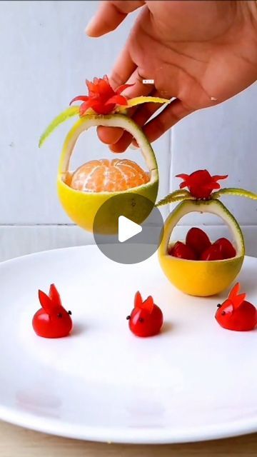 Fruit Decoration Ideas For Party, Fruits Carving Ideas, Easy Food Art Ideas, Salad Design Ideas, Fruit Salad Decoration Ideas, Cute Fruit Tray Ideas, Creative Fruit Tray Ideas, Fruit Decoration Ideas, Easy Fruit Carving