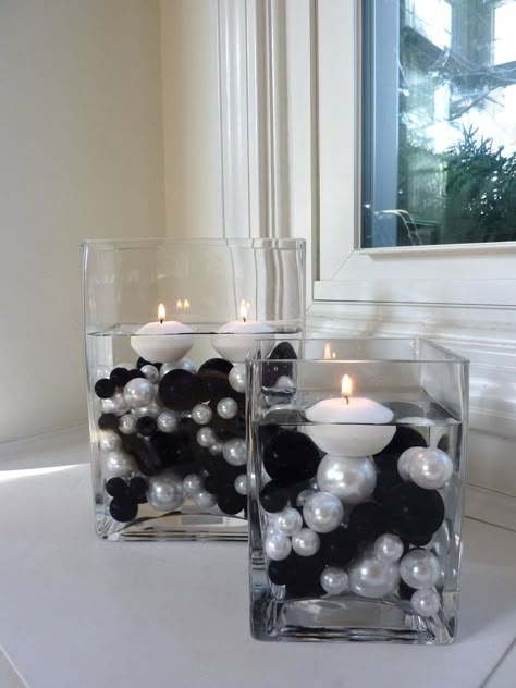 Cocktail Table Centerpieces, Black And White Centerpieces, Floating Centerpieces, Vase Decorations, Black Centerpieces, Silver Party Decorations, Black And White Party, Elegant Vase, Silver Centerpiece