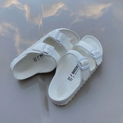 Burken Stocks Shoes, Birkenstocks Aesthetic, White Birkenstocks, Birkenstock Arizona Eva, Arizona Eva, White Slippers, Birkenstock Sandals Arizona, Dr Shoes, Fashion Shoes Sandals