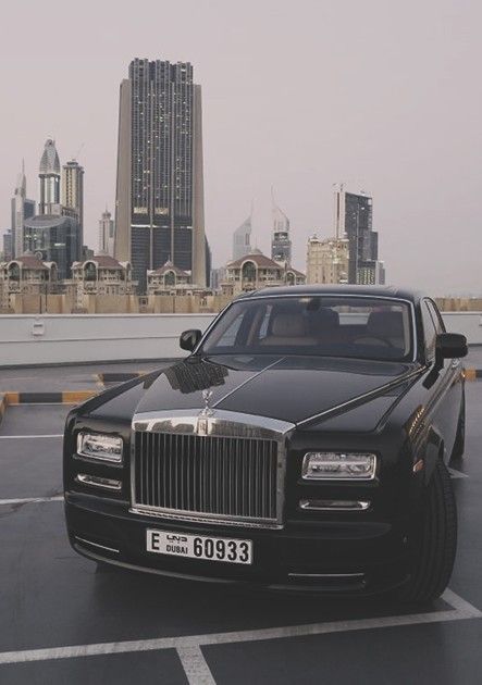 Stunning Black Rolls Royce Photos You Will Fall In Love! Rolls Royce Black, Rolls Royce Motor Cars, Luxury Cars Rolls Royce, Pagani Huayra, Mclaren P1, Rolls Royce Phantom, Ferrari F40, Super Luxury Cars, Fancy Cars