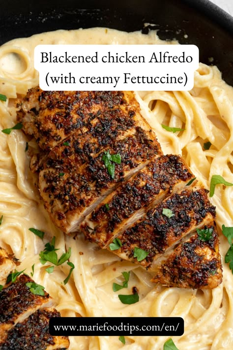 Take your basic dinner to the next level with this delicious Blackened chicken Alfredo. It's a quick and easy recipe that uses pasta with homemade Alfredo sauce and tender, super flavorful chicken breasts. Trust me, it will become a true family favorite in the blink of an eye! Blackened Chicken Fettuccine Alfredo, Blackened Chicken Alfredo Pasta, Blackened Chicken Fettuccine, Blackened Chicken Pasta, Risotto Gourmet, Blackened Chicken Alfredo, Blackened Chicken Recipe, Rice And Lentils, Chicken Broccoli Pasta