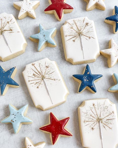 Fathers Day Cookies Decorated, July 4th Cookies, Patriotic Sugar Cookies, 4th Of July Cookies, Patriotic Cookies, Royal Iced Cookies, 4th Of July Cake, Sugar Cookie Royal Icing, Cookie Bouquet