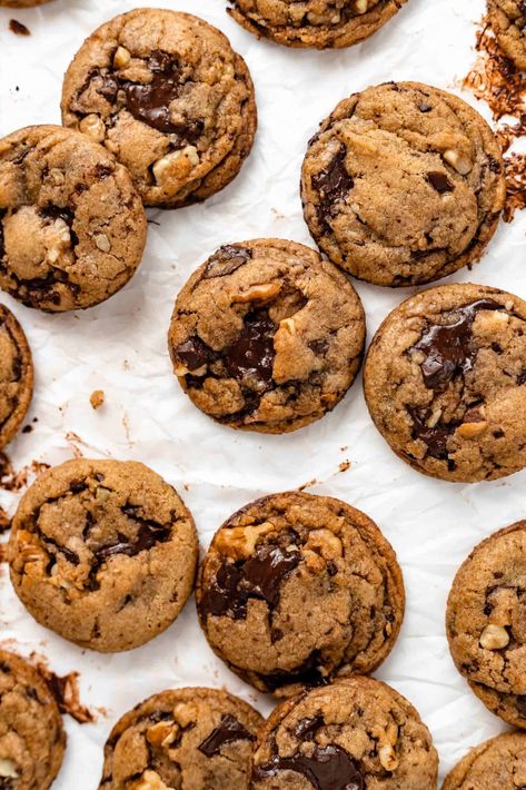 Egg Free Chocolate Chip Cookies, Dairy Free Chocolate Chip Cookies, Vegan Chocolate Chip Cookie Recipe, Baking Journal, Vegan Cookies Recipes, Dairy Free Chocolate Chips, Baking Packaging, Vegan Chocolate Chip Cookies, Fav Food