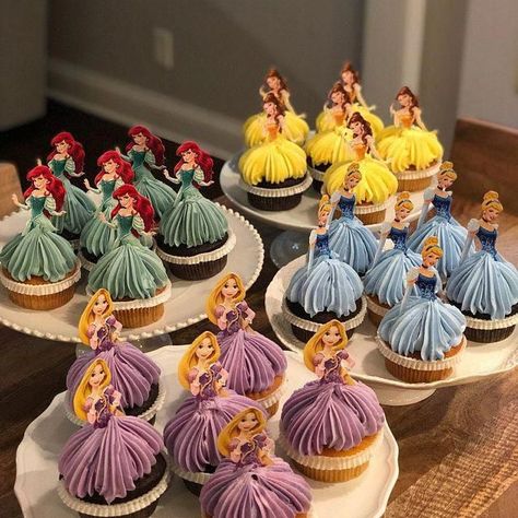 Cupcakes Princesas, Disney Princess Cake Topper, Disney Princess Cupcakes, Princess Cake Topper, Princess Cupcake Toppers, Princess Birthday Party Decorations, Disney Princess Cake, Disney Princess Birthday Party, Princess Theme Birthday