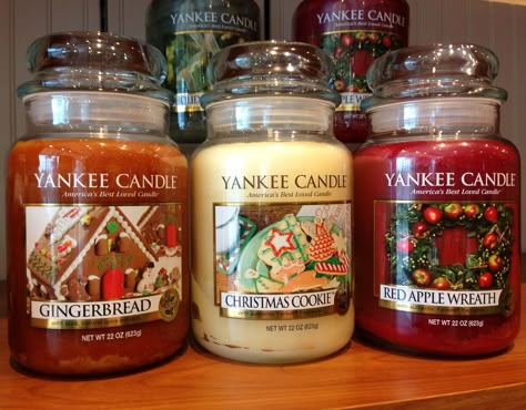 Christmas yankee candle, can't decide which one to get this year! Apple Wreath, Candle Obsession, Yankee Candles, Christmas Feeling, Warm Christmas, Red Candles, Winter Vibes, Last Christmas, Christmas Vibes