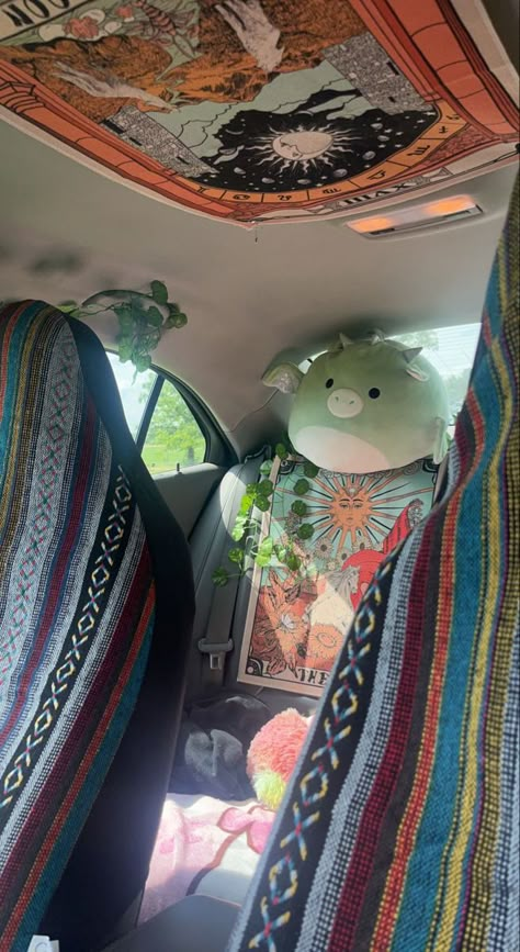 Combi Hippie, Car Interior Diy, Car Vibes, Hippie Car, Car Tattoo Design, Girly Car Accessories, Inside Car, Car Deco, Cool Car Accessories