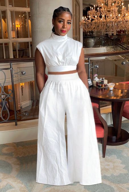 Loragal Black Designers Fashion, White Party Outfit Black Women, Off White Wide Leg Pants Outfit, White Womens Outfits, Diner En Blanc Outfit Woman, Monochromatic Outfit Casual, All White Outfit Classy, All White Outfit Black Women, All White Party Outfits