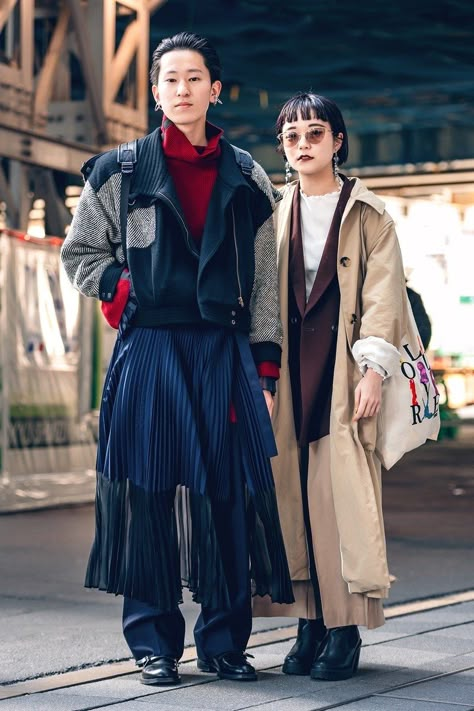 Men in Skirts-And a Dress or Two - Vogue Chinese Street Fashion Men, Alt Fashion Men, Japanese Street Fashion Men, Formal Skirts, Styling Skirts, Androgynous Outfits, Japanese Street Wear, Japan Fashion Street, Tokyo Fashion Week