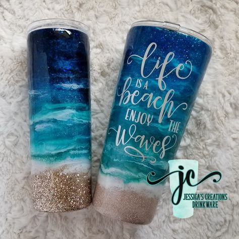 Most realistic beach tumbler, gorgeous! Beachy Tumbler Ideas, Diy Beach Tumbler, Beach Glitter Tumbler, Beach Tumbler Ideas, Beach Tumbler Cups, Coffee Tumbler Ideas, Resin Tumbler Ideas, Custom Tumbler Ideas, Epoxy Tumbler Ideas