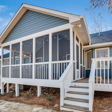 75 Screened-In Porch Ideas You'll Love - August, 2024 | Houzz Half Screened In Front Porch, Garage With Screened In Porch, Screened Porch Addition Ideas, Covered Screened Porch, Screened In Porch Roof Ideas, Enclosed Side Porch Ideas, Screen Porch And Deck Combo, Screened In Porch Front Of House, Diy Screened In Deck